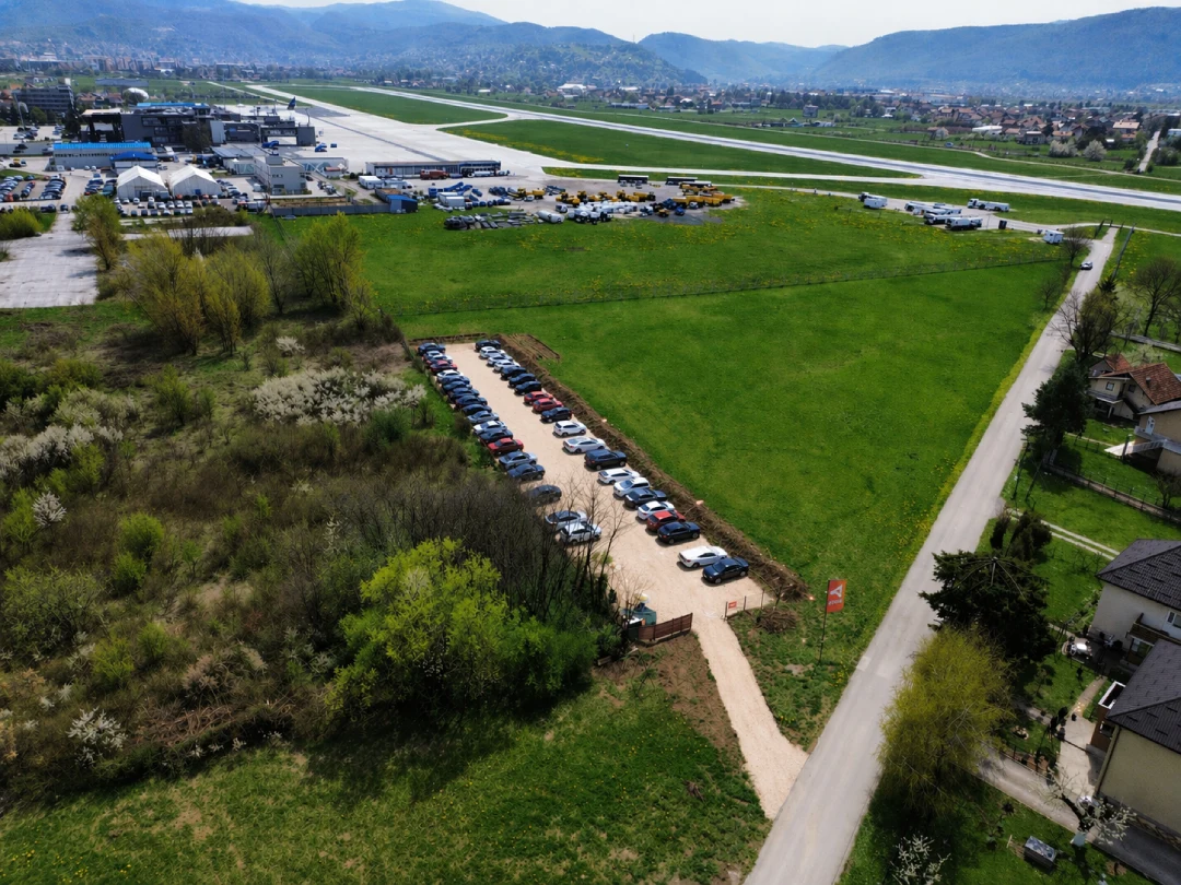 Privatni parking na duži period blizu aerodroma