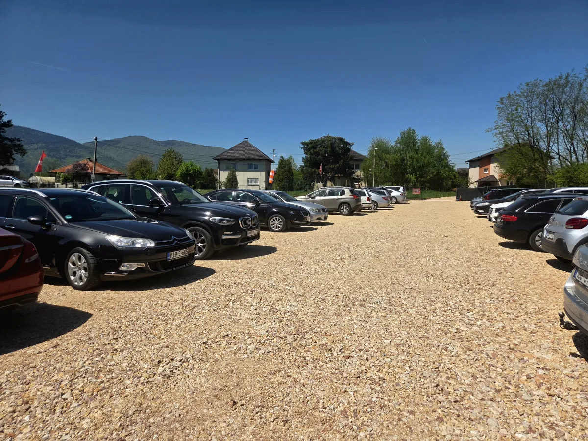 Park and Fly Sarajevo: šta je to, kako funkcioniše i zašto sve više putnika bira ovaj način putovanja